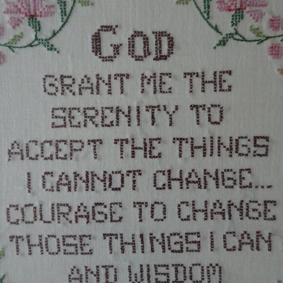 Vintage Framed Embroidery Cross Stitch "Serenity Prayer" Floral Design 17.5"x14" - Picture 5 of 15